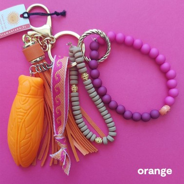 Bag Charm, le porte clé XXL de l'été, la cigale du Sud pour porter bonheur.