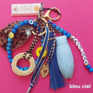Bag Charm, le porte clé XXL de l'été, la cigale du Sud pour porter bonheur.